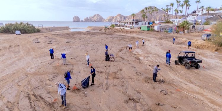 RETIRAN 1.6 TONELADAS DE BASURA DEL ARROYO 8 CASCADAS Y PLAYA EL MÉDANO EN CSL