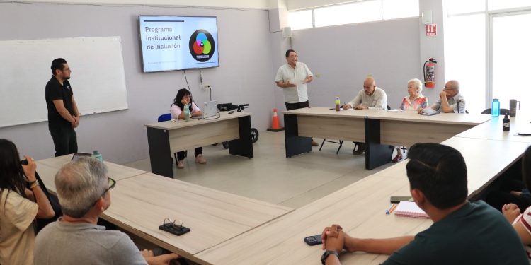 INSTRUCTORAS E INSTRUCTORES DE TALLERES CULTURALES UABCS SE CAPACITAN EN MATERIA DE DISCAPACIDAD Y NEURODIVERSIDAD