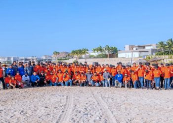 INSTALA ZOFEMAT LOS CABOS NUEVOS RECIPIENTES PARA RESIDUOS EN PLAYA COSTA AZUL