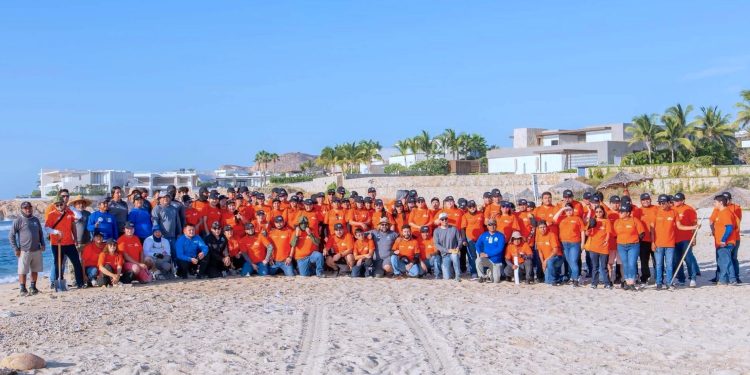INSTALA ZOFEMAT LOS CABOS NUEVOS RECIPIENTES PARA RESIDUOS EN PLAYA COSTA AZUL