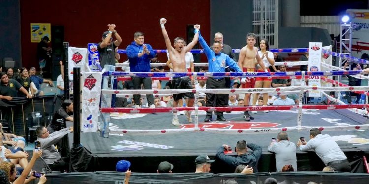 “ DUELO DE TITANES” REÚNE A FAMILIAS AFICIONADOS AL BOXEO CABO SAN LUCAS