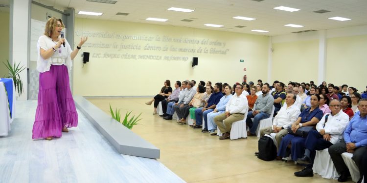 UABCS RECIBE A DIRECTORA GENERAL DEL CENEVAL PARA ABORDAR RETOS DE LA EDUCACIÓN SUPERIOR