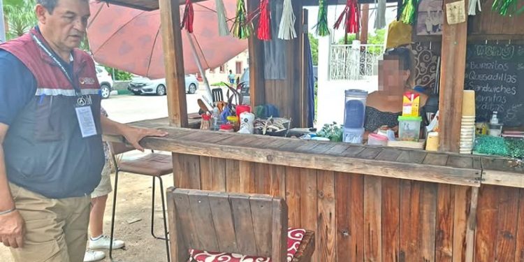 COEPRIS RETIRA MÁS DE 35 PUESTOS DE VENTA  DE ALIMENTOS EN ZONAS CON DERRAMES