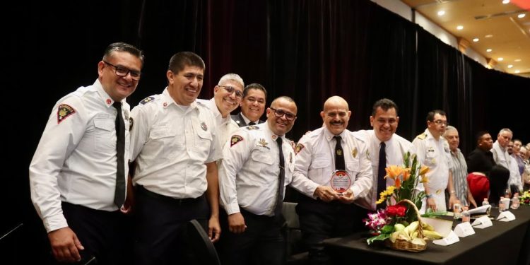 CELEBRAN EL DÍA DEL BOMBERO EN CABO SAN LUCAS CON GRADUACIÓN DE NUEVOS ELEMENTOS