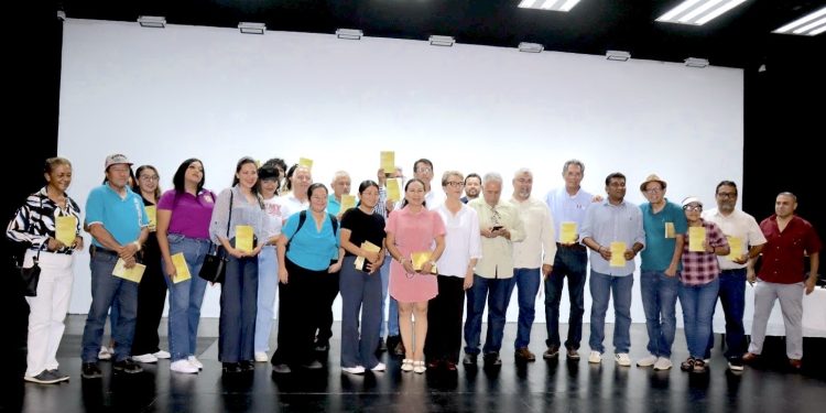 RECIBE AYUNTAMIENTO DE LOS CABOS 1000 EJEMPLARES DEL LIBRO “IMPORTANCIA DE CABO SAN LUCAS ”