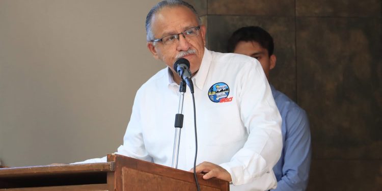 UABCS Y ESTUDIANTES DE ECONOMÍA ANALIZAN PERSPECTIVAS  Y EQUILIBRIO ECONÓMICO DE BAJA CALIFORNIA SUR