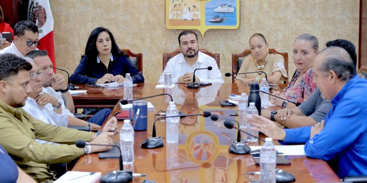 REFUERZA GOBIERNO DE LOS CABOS LIMPIEZA Y DESAZOLVE DE ARROYOS TRAS PASO DE LLUVIAS