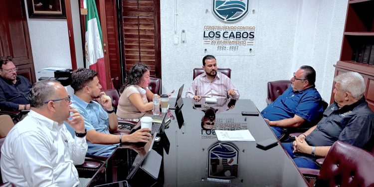 AVANZA AYUNTAMIENTO DE LOS CABOS EN ACUERDOS PARA MEJORAR EL TRANSPORTE PÚBLICO