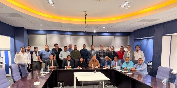 ￼ GOBERNADOR VMCC MANTIENE DIÁLOGO CON SECTOR TRANSPORTE DE LOS CABOS PARA CONSTRUIR ACUERDOS