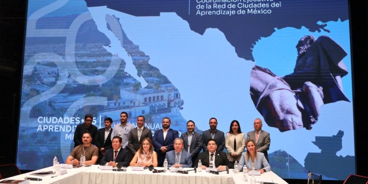 GOBERNADOR VÍCTOR CASTRO ENCABEZA REUNIÓN  DE SEGUIMIENTO AL PROGRAMA DE VIVIENDA PARA EL BIENESTAR EN BCS