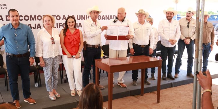 RESPALDA GOBIERNO DE VICTOR CASTRO AL SECTOR GANADERO CON ENTREGA DE PREDIO Y SEGURO DE VIDA PARA 2027