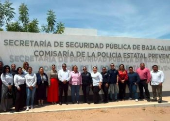 GRUPO DE AMIGOS PARA EL BIENESTAR ENTREGA 200 PAQUETES DE ÚTILES ESCOLARES EN LA PAZ