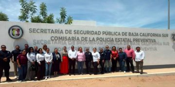 GRUPO DE AMIGOS PARA EL BIENESTAR ENTREGA 200 PAQUETES DE ÚTILES ESCOLARES EN LA PAZ