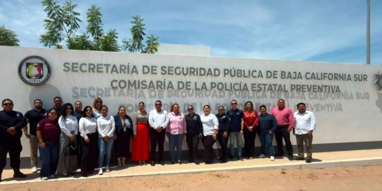 GRUPO DE AMIGOS PARA EL BIENESTAR ENTREGA 200 PAQUETES DE ÚTILES ESCOLARES EN LA PAZ