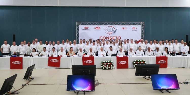 PARTICIPA VÍCTOR CASTRO COSÍO EN TERCERA SESIÓN DEL CONSEJO DIRECTIVO NACIONAL DE LA CMIC