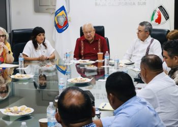 SE REÚNEN AUTORIDADES Y TRANSPORTISTAS; AVANZAN EN LA REGULARIZACIÓN DEL TRANSPORTE PÚBLICO EN LOS CABOS
