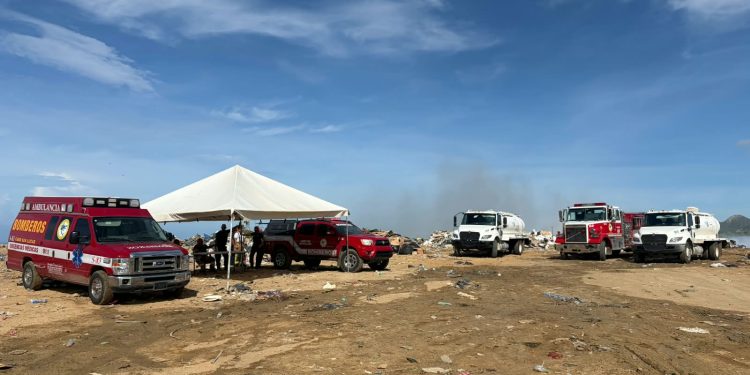 MANTIENE XV AYUNTAMIENTO DE LOS CABOS ATENCIÓN PERMANENTE EN RELLENO SANITARIO DE LA CANDELARIA; INCENDIO SE ENCUENTRA CONTENIDO