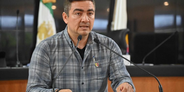 APRUEBAN COMISIONES ESPECIAL PARA ATENDER EL USO DE DISPOSITIVOS EN CENTROS EDUCATIVOS