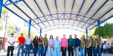 EDITH AGUILAR ENTREGA TECHUMBRE EN PRIMARIA JESÚS LÓPEZ GASTÉLUM