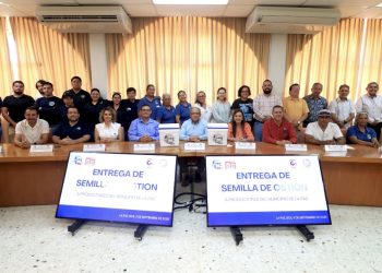 UABCS ENTREGA NUEVA DOTACIÓN DE SEMILLA DE OSTIÓN A PRODUCTORES DE LA PAZ