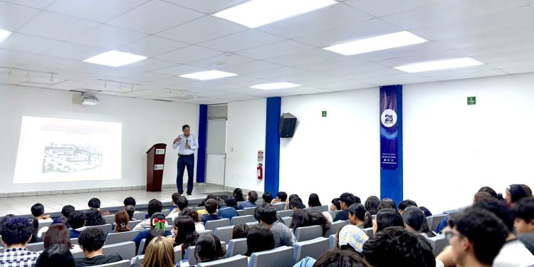 ACERCAN HISTORIA DE LAS MISIONES DE BCS A ESTUDIANTES DE TURISMO EN LOS CABOS