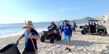 RETIRA ZOFEMAT RESIDUOS ARRASTRADOS POR LAS LLUVIAS EN PLAYA COSTA AZUL
