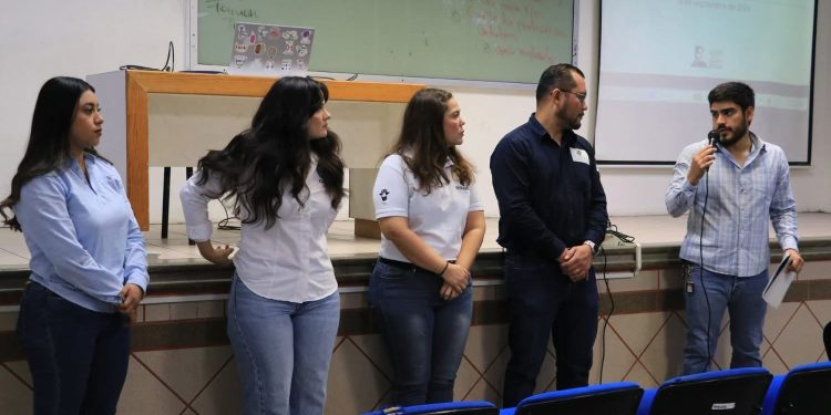 FORTALECEN EN LA UABCS CAPACITACIÓN DE ESTUDIANTES  ANTE EL RIESGO DEL GUSANO BARRENADOR DEL GANADO