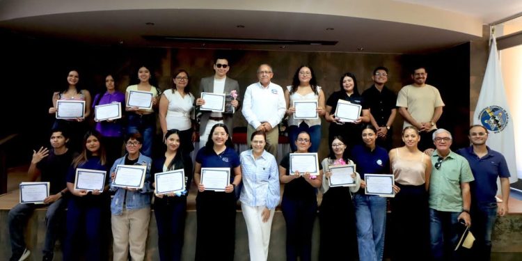 UABCS RECONOCE A ESTUDIANTES CON LOS  MEJORES PROMEDIOS DE HUMANIDADES