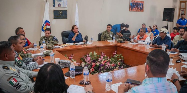 ENCABEZA CELINA RAMÍREZ REUNIÓN DE SEGUIMIENTO ANTE POSIBLE IMPACTO DE CICLÓN TROPICAL