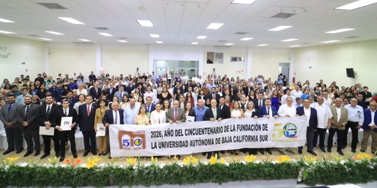 UABCS ENTREGA 204 TÍTULOS Y GRADOS ACADÉMICOS A UNA NUEVA GENERACIÓN DE PROFESIONISTAS
