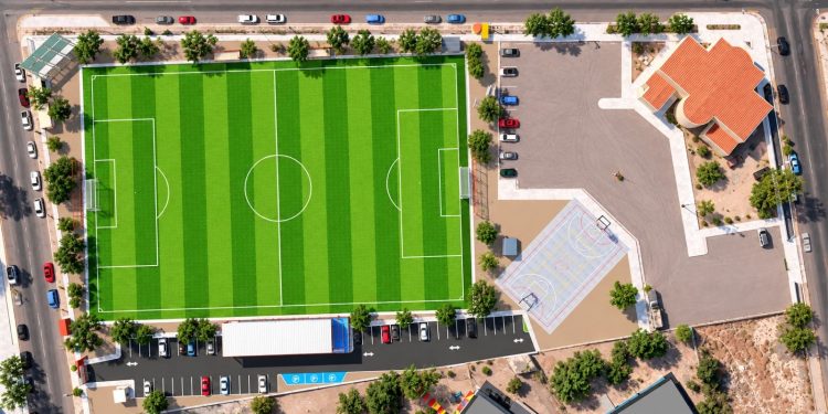 ANUNCIA GOBIERNO DEL ESTADO INVERSIÓN CONJUNTA PARA EMPASTAR EL CAMPO DE FÚTBOL DEL SNTE EN BCS
