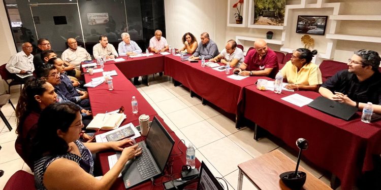 REALIZA DIRECCIÓN MUNICIPAL DE EDUCACIÓN MESA DE TRABAJO CON DIRECTIVOS DE NIVEL BÁSICO