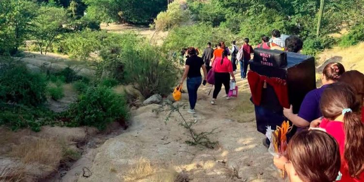 ESTUDIANTES DE LA UABCS CONOCEN Y REFLEXIONAN  SOBRE LOS DESAFÍOS EDUCATIVOS EN COMUNIDADES RURALES