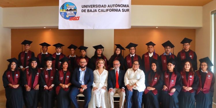 UABCS LOS CABOS EGRESA A 167 JÓVENES  DE DIFERENTES PROGRAMAS EDUCATIVOS