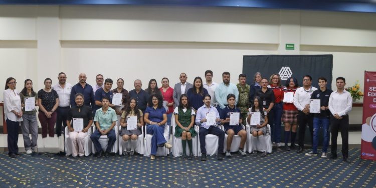 REALIZA PGJE SEMINARIO DE EDUCACIÓN DIGITAL PARA FORTALECER LA PREVENCIÓN Y SEGURIDAD EN EL ENTORNO VIRTUAL DE LAS JUVENTUDES SUDCALIFORNIANAS