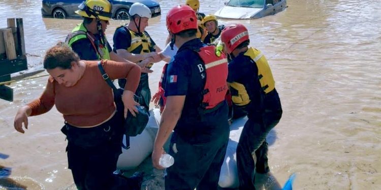 ATIENDE BOMBEROS DE SAN JOSÉ DEL CABO 12 RESCATES TRAS LLUVIAS EN LA CABECERA MUNICIPAL