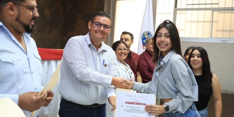 SECRETARÍA DE SALUD RECONOCE PARTICIPACIÓN DE ESTUDIANTES DE LA UABCS EN CAMPAÑA NACIONAL DE VACUNACIÓN ANTIRRÁBICA
