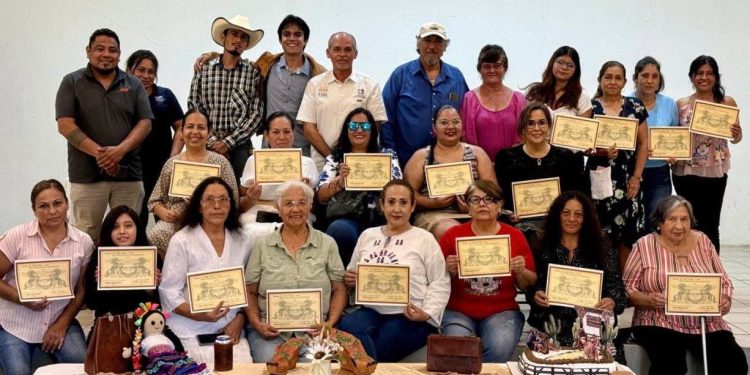 CONCLUYE TALLER DE TALABARTERÍA SUDCALIFORNIANA  EN EL PUEBLO HISTÓRICO DE MIRAFLORES: SETUE