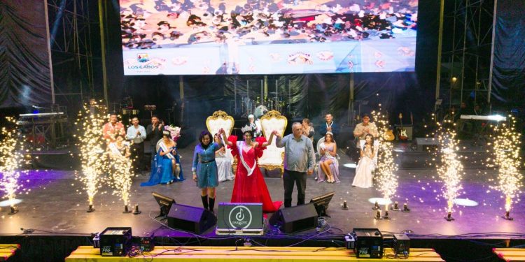 CORONAN A ANA DANIELA COMO REYNA 2026 DE LAS FIESTAS TRADICIONALES DE CABO SAN LUCAS