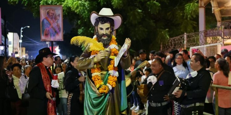 REALIZAN TRADICIONAL RECORRIDO MARÍTIMO EN HONOR A SAN LUCAS EVANGELISTA PATRONO DE CABO SAN LUCAS