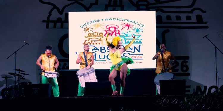 REALIZAN TRADICIONAL RECORRIDO MARÍTIMO EN HONOR A SAN LUCAS EVANGELISTA PATRONO DE CABO SAN LUCAS