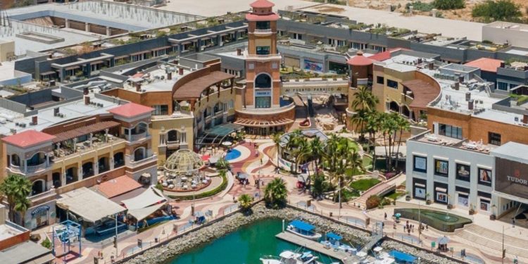 INSTALARA AYUNTAMIENTO DE LOS CABOS MÓDULO DE INFORMACIÓN TURÍSTICA EN PLAZA PUERTO PARAÍSO