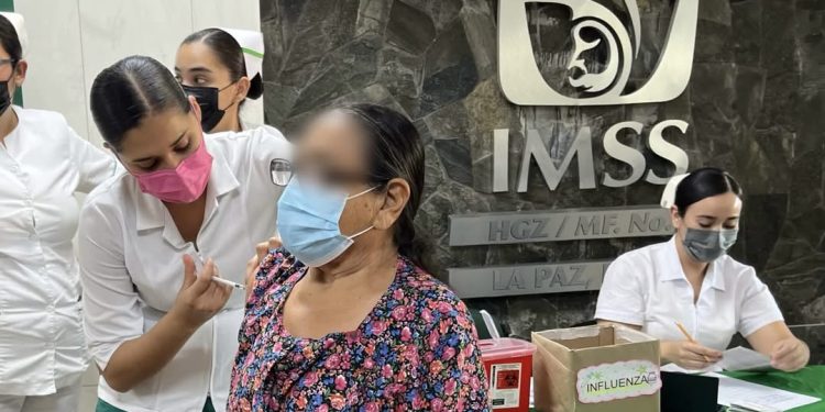 IMSS BAJA CALIFORNIA SUR PROMUEVE VACUNACIÓN PARA PROTEGER SALUD DURANTE TEMPORADA INVERNAL 2026-2027