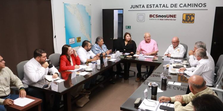 ENCABEZA VÍCTOR CASTRO SESIÓN DEL CONSEJO DE LA JUNTA ESTATAL DE CAMINOS; REPORTAN AVANCE DEL 75% EN OBRAS