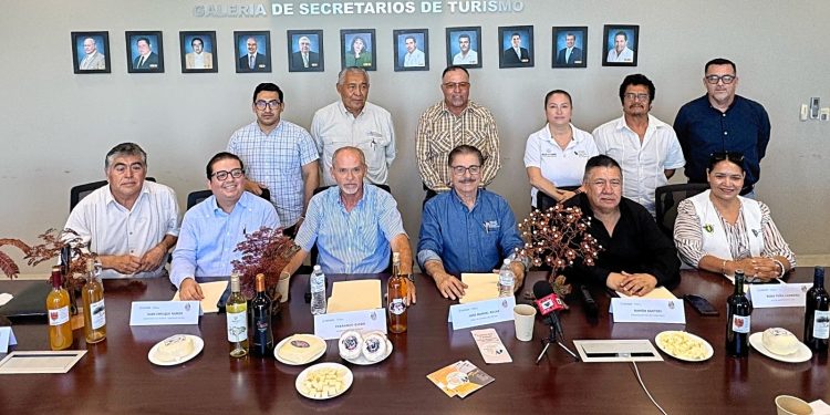 ANUNCIA GOBIERNO DEL ESTADO INVERSIÓN CONJUNTA PARA EMPASTAR EL CAMPO DE FÚTBOL DEL SNTE EN BCS